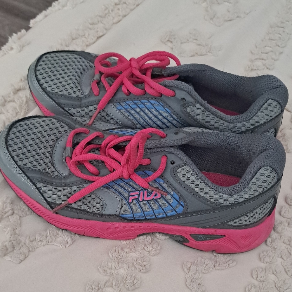 Fila Windshift 15 Gray Sneakers with Pink and Blue Highlights